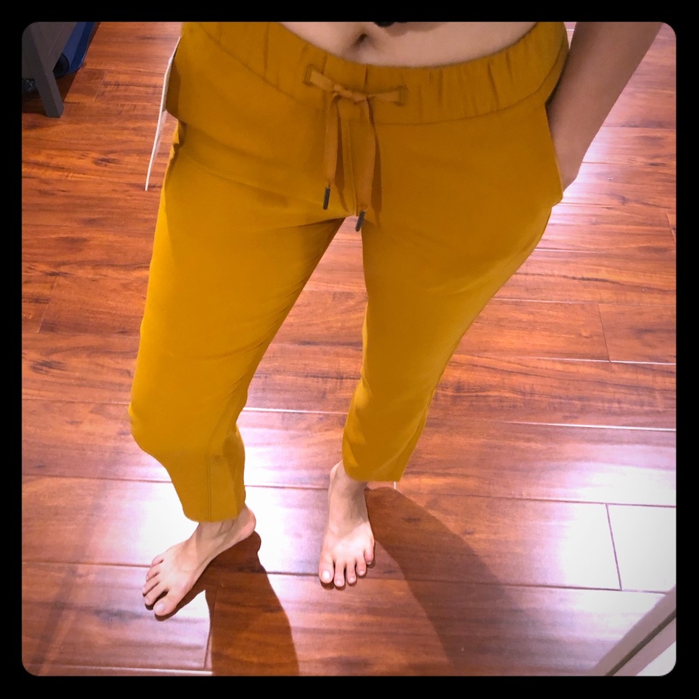 Lululemon on the fly 7/8 pant woven